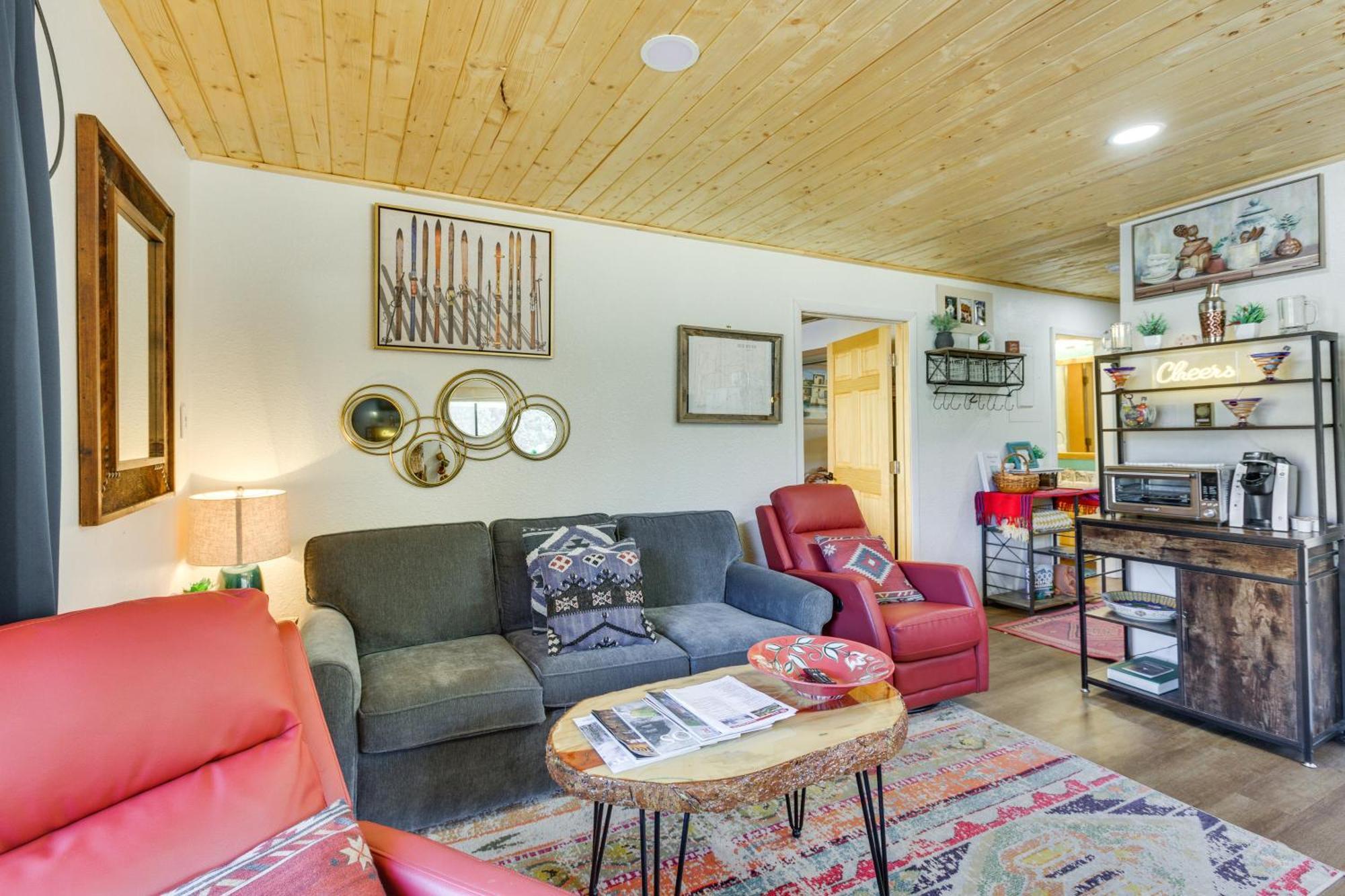 Ski-In Red River Retreat Balcony, Mountain Views! Exterior photo