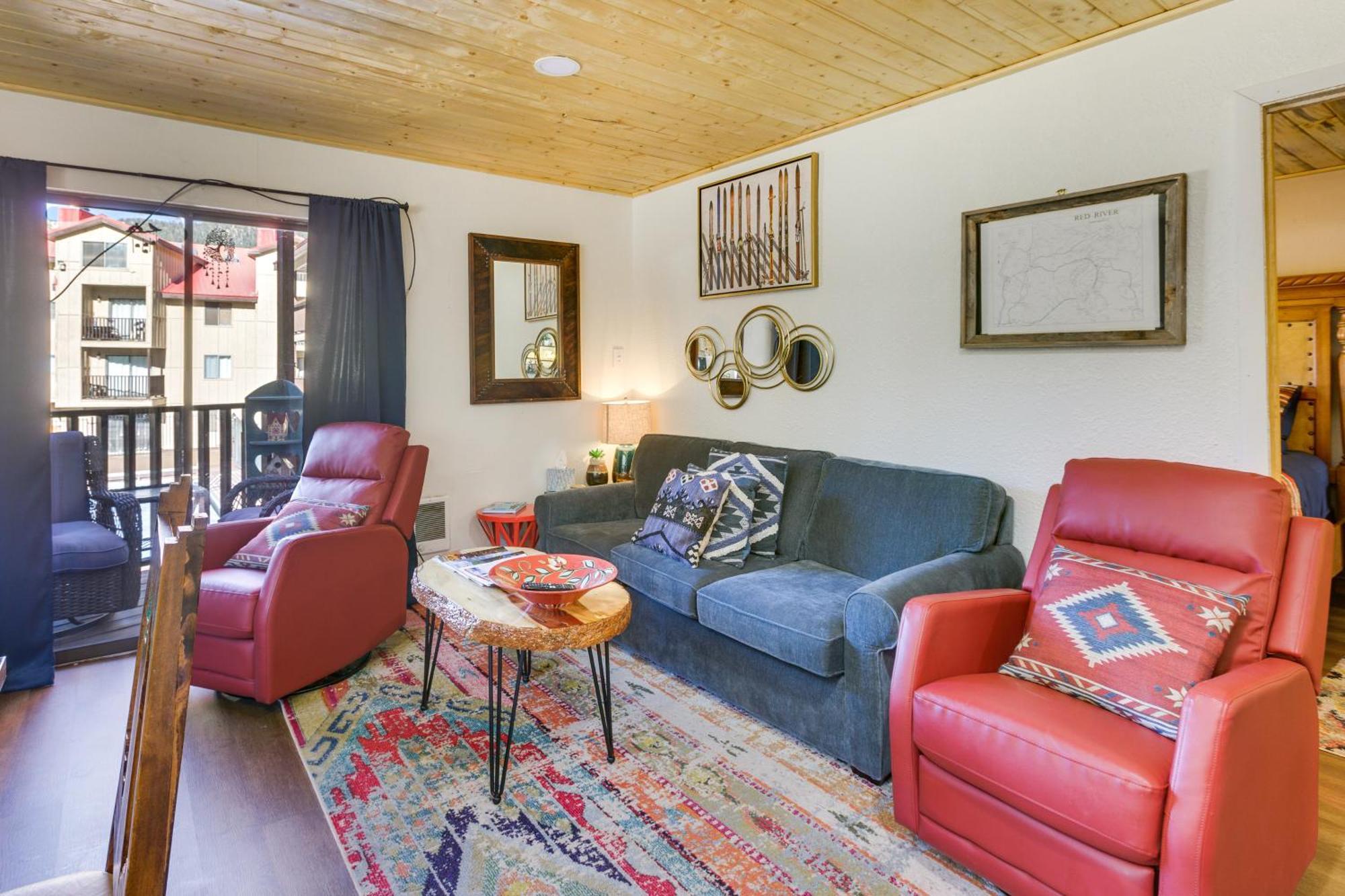Ski-In Red River Retreat Balcony, Mountain Views! Exterior photo