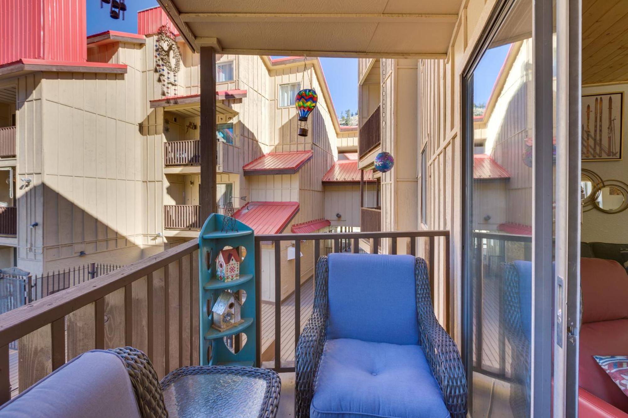 Ski-In Red River Retreat Balcony, Mountain Views! Exterior photo